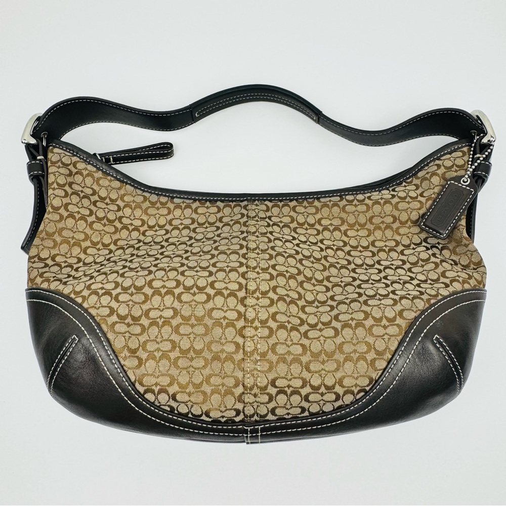 Coach Vintage Signature Soho Hobo Shoulder Bag. 
Iconic Coach "C" monogram.